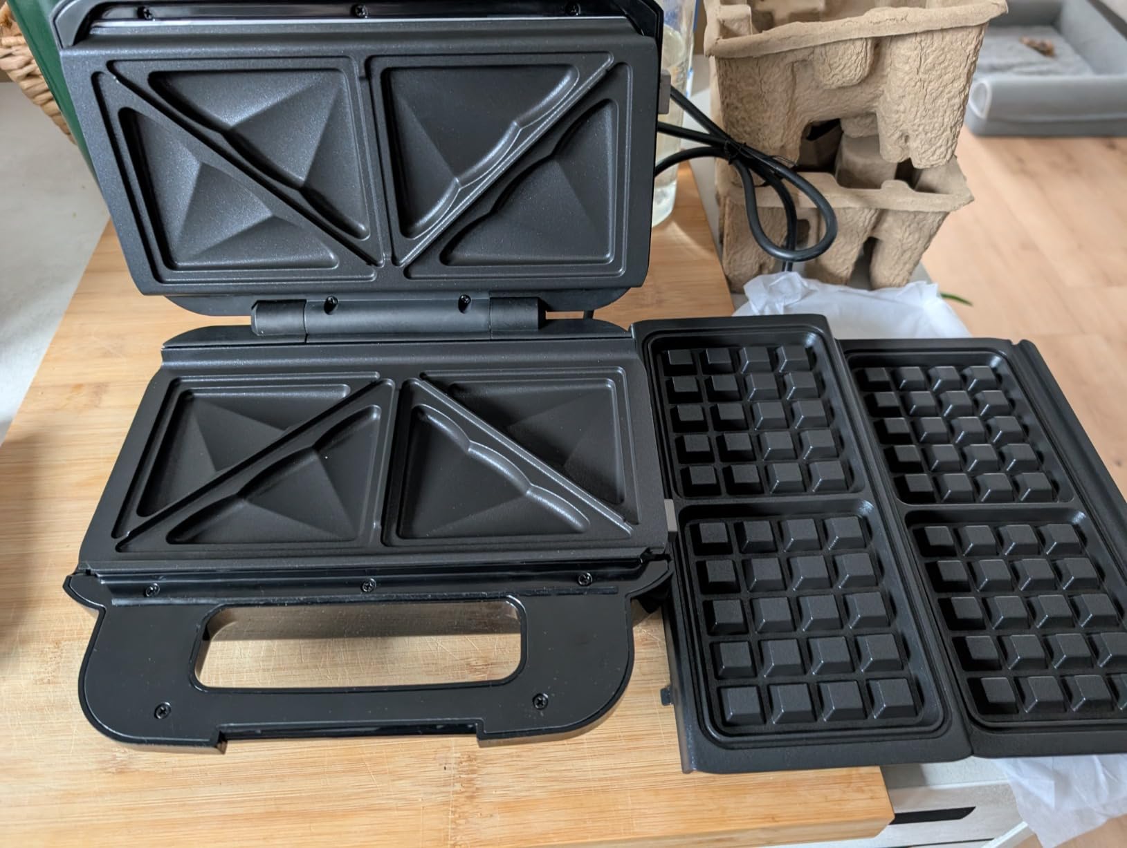 Waffeln und Sandwiches in einem Gerät