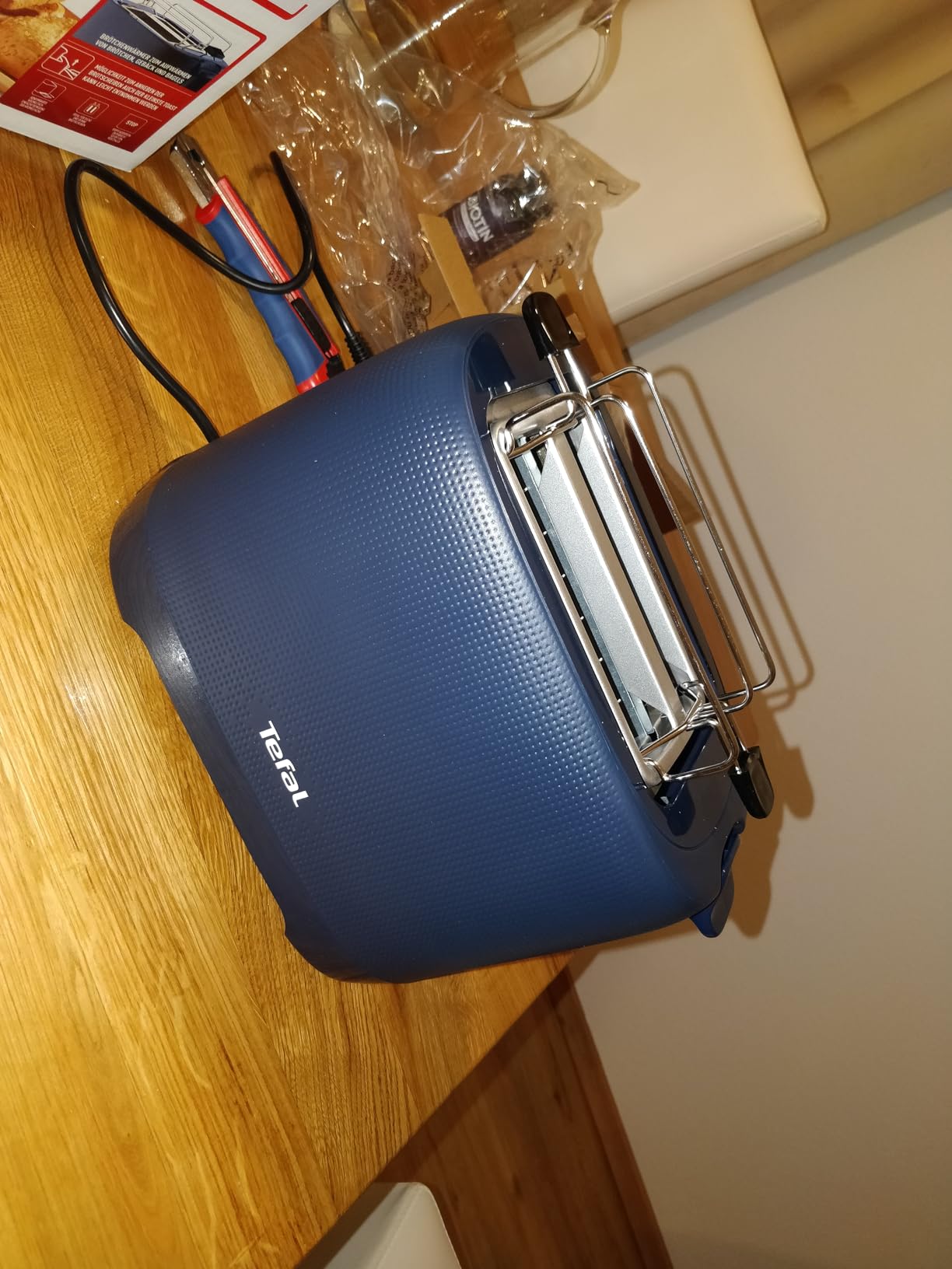 Schöner Toaster in tollem Blau